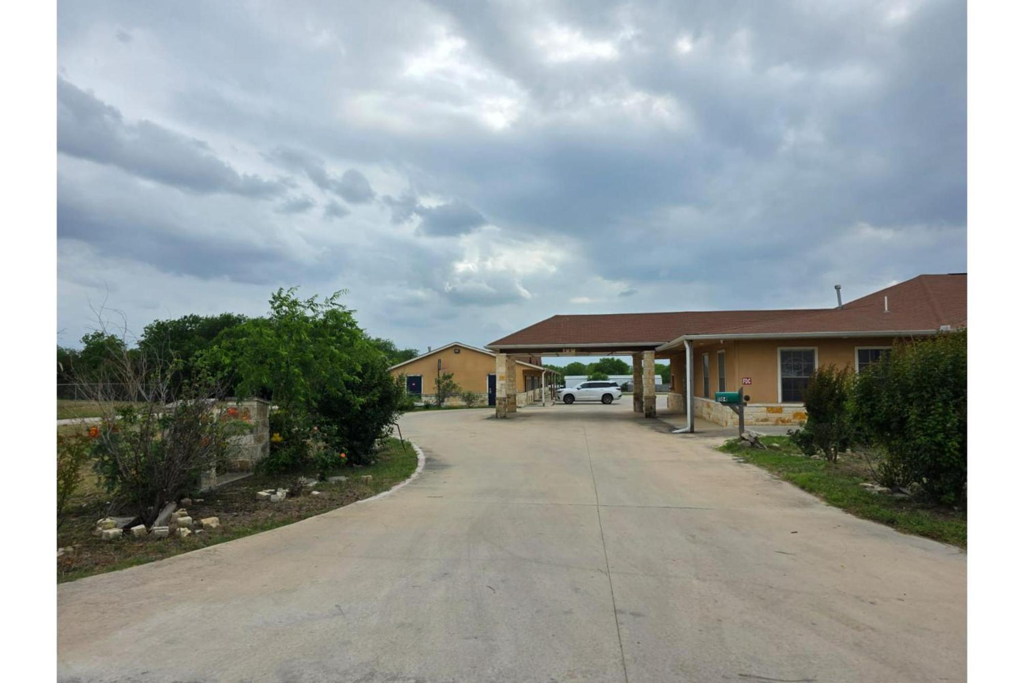 Atria Inn & Suites By Oyo, Jourdanton, Tx 외부 사진