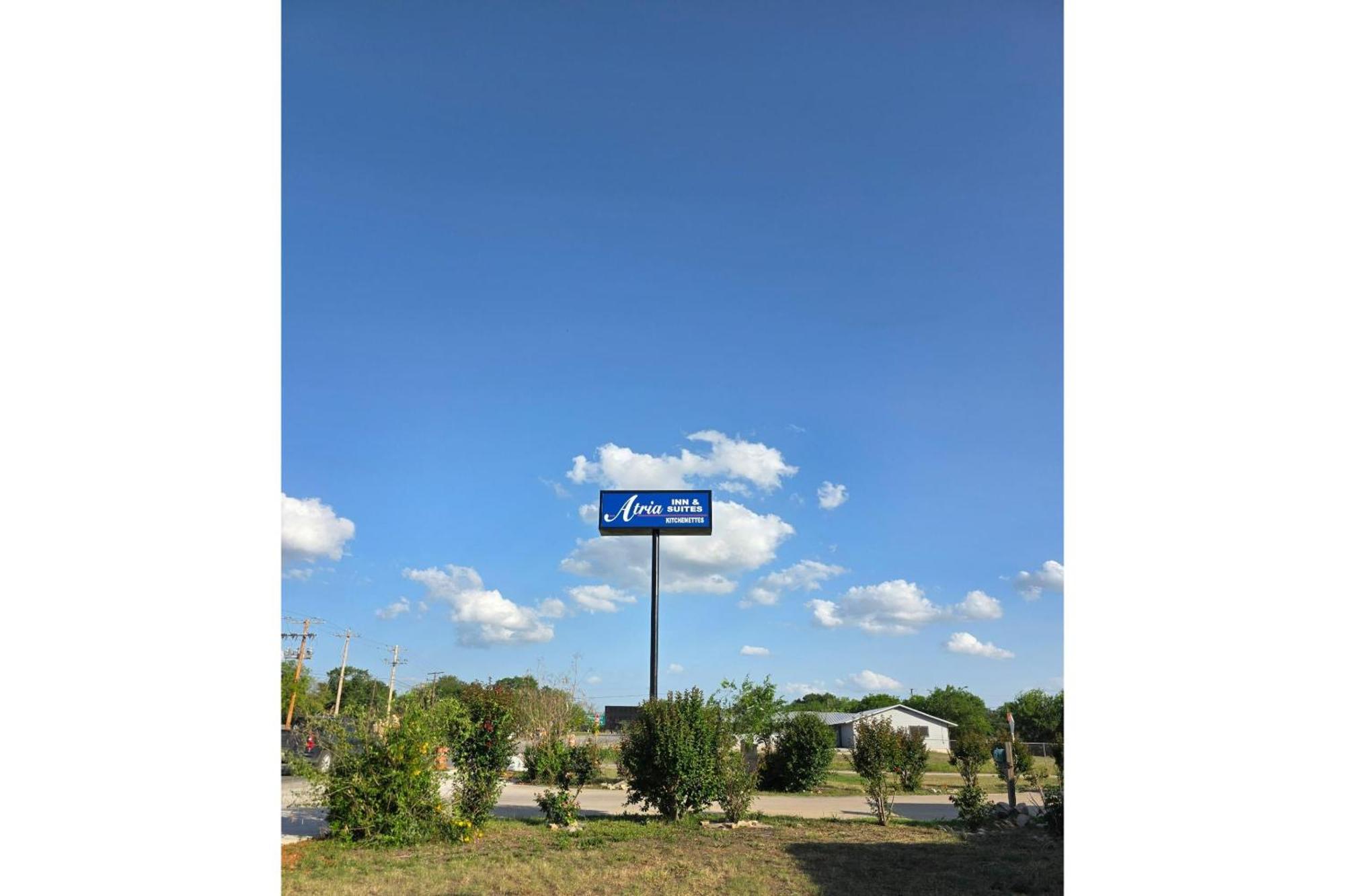 Atria Inn & Suites By Oyo, Jourdanton, Tx 외부 사진