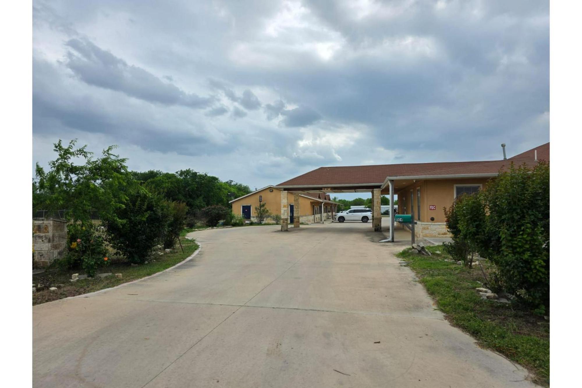 Atria Inn & Suites By Oyo, Jourdanton, Tx 외부 사진