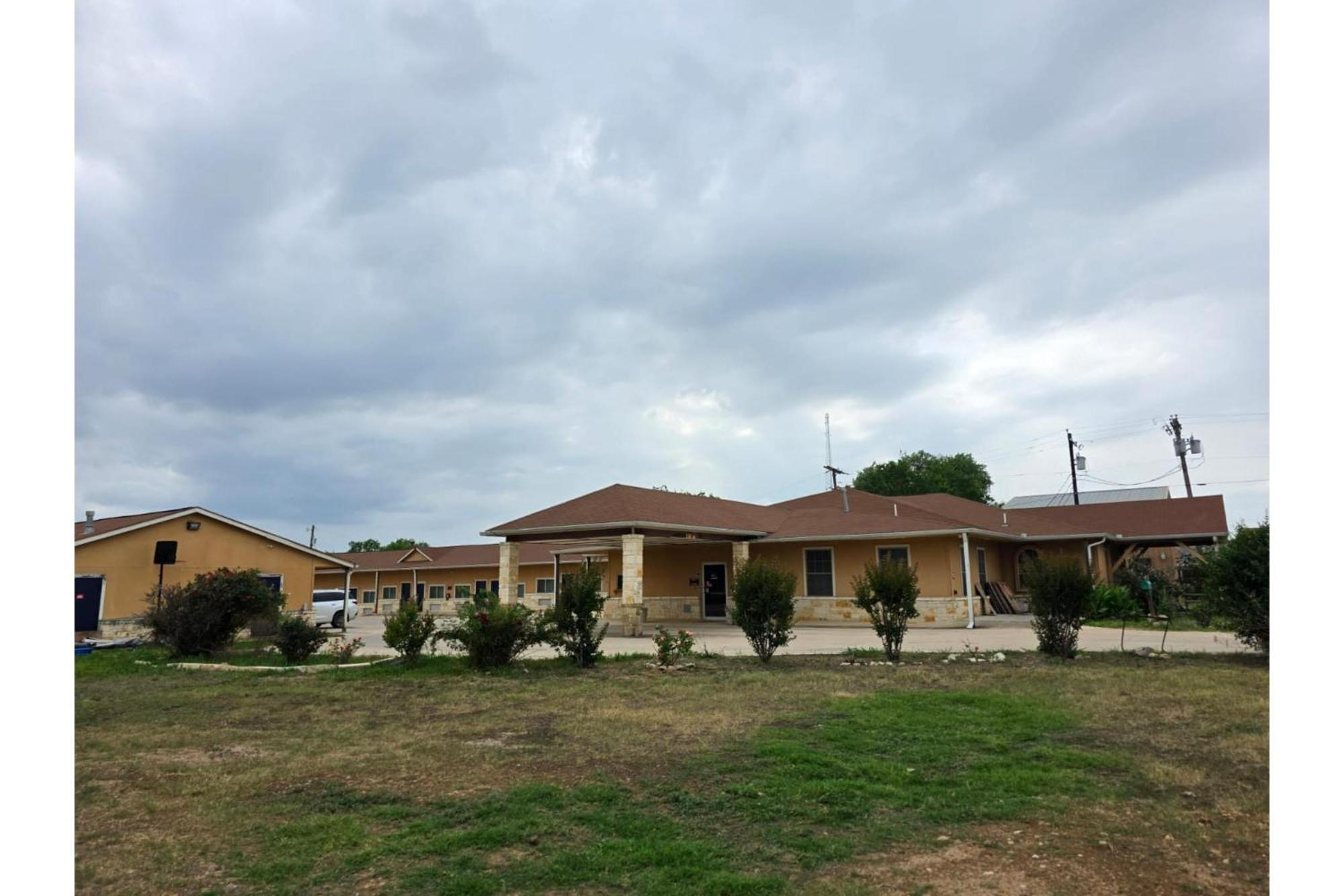 Atria Inn & Suites By Oyo, Jourdanton, Tx 외부 사진