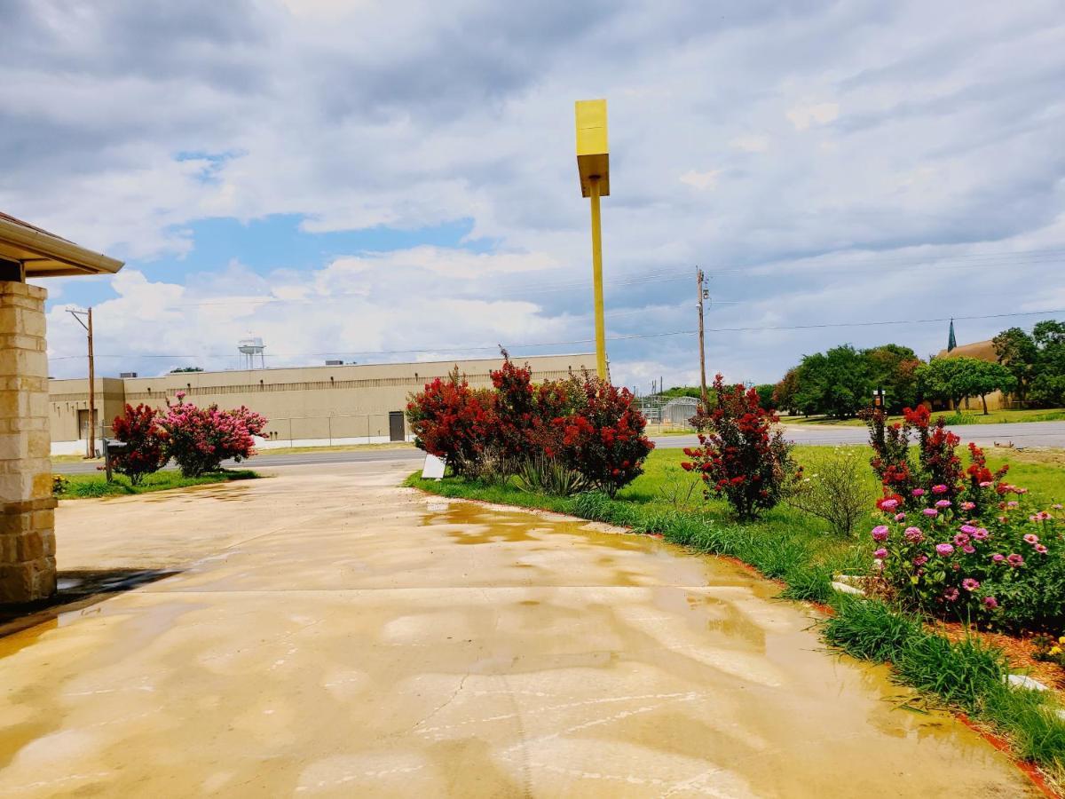 Atria Inn & Suites By Oyo, Jourdanton, Tx 외부 사진