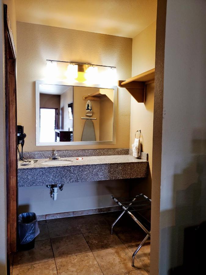Atria Inn & Suites By Oyo, Jourdanton, Tx 외부 사진