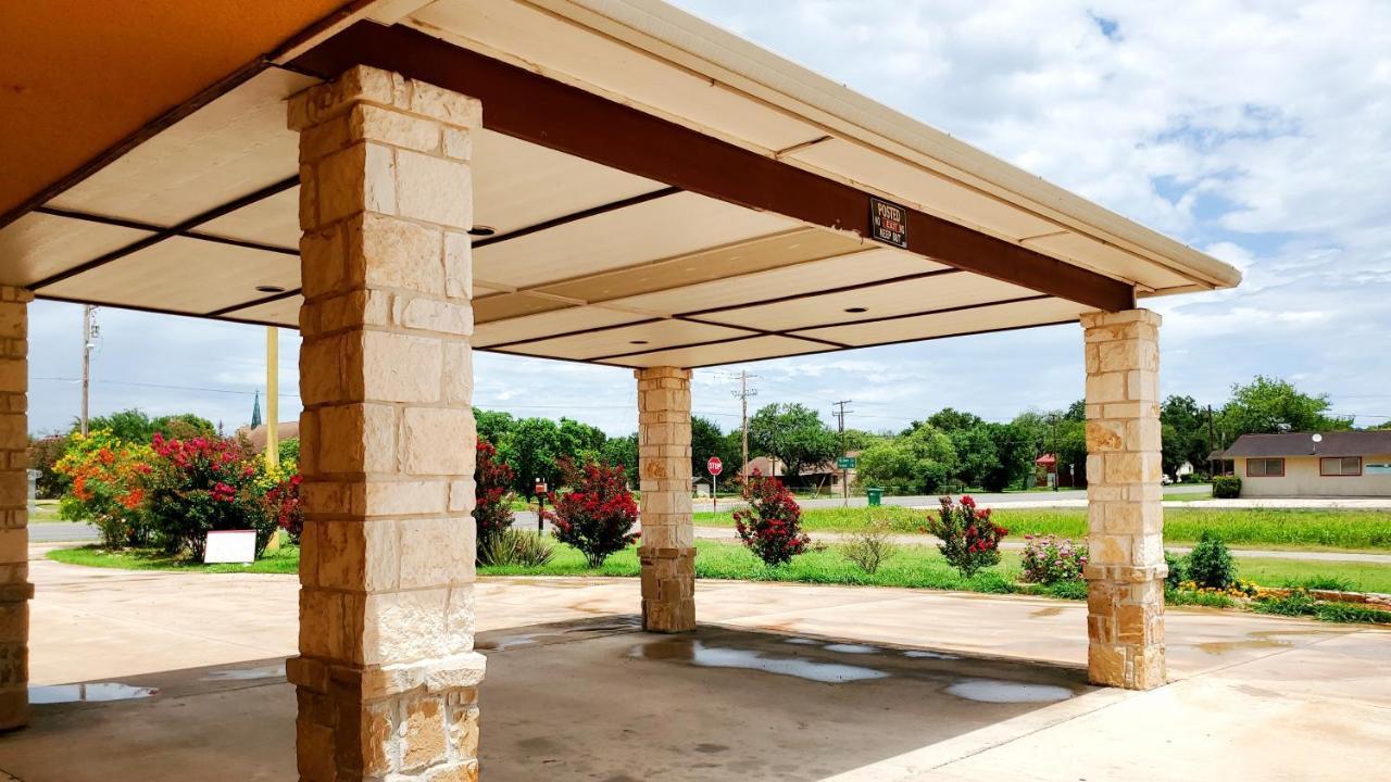 Atria Inn & Suites By Oyo, Jourdanton, Tx 외부 사진