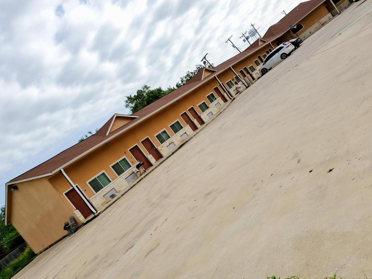 Atria Inn & Suites By Oyo, Jourdanton, Tx 외부 사진